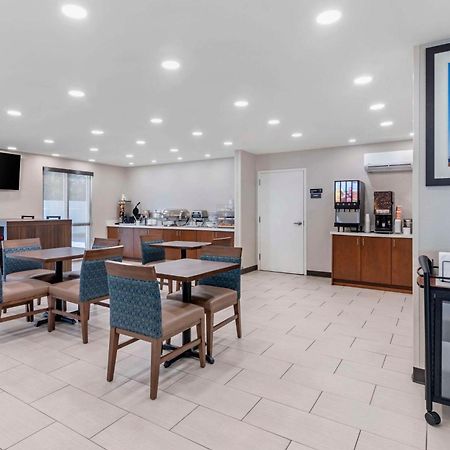 Comfort Inn & Suites Brunswick Bagian luar foto