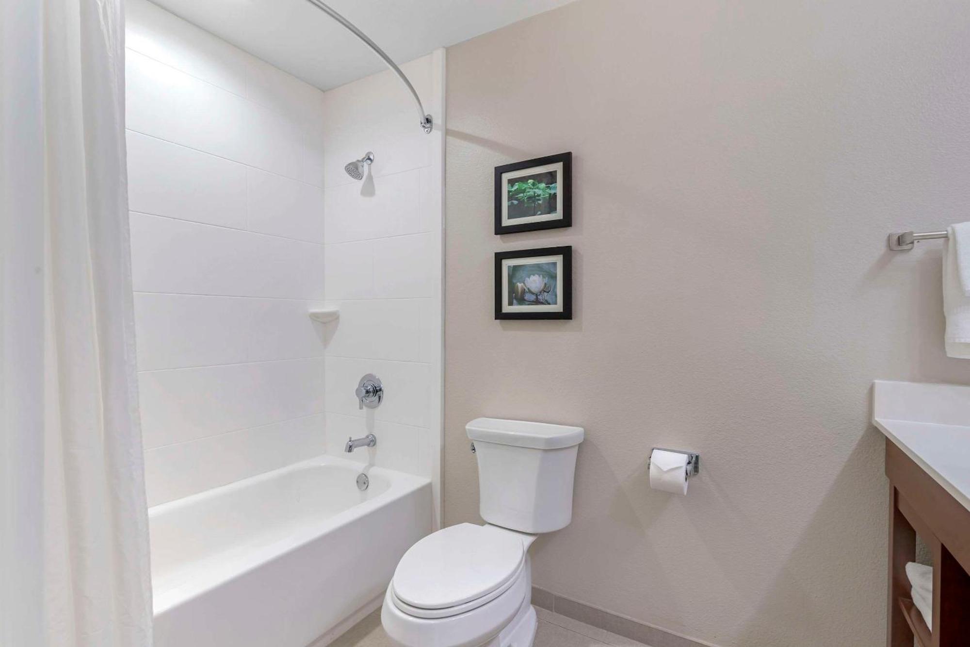 Comfort Inn & Suites Brunswick Bagian luar foto