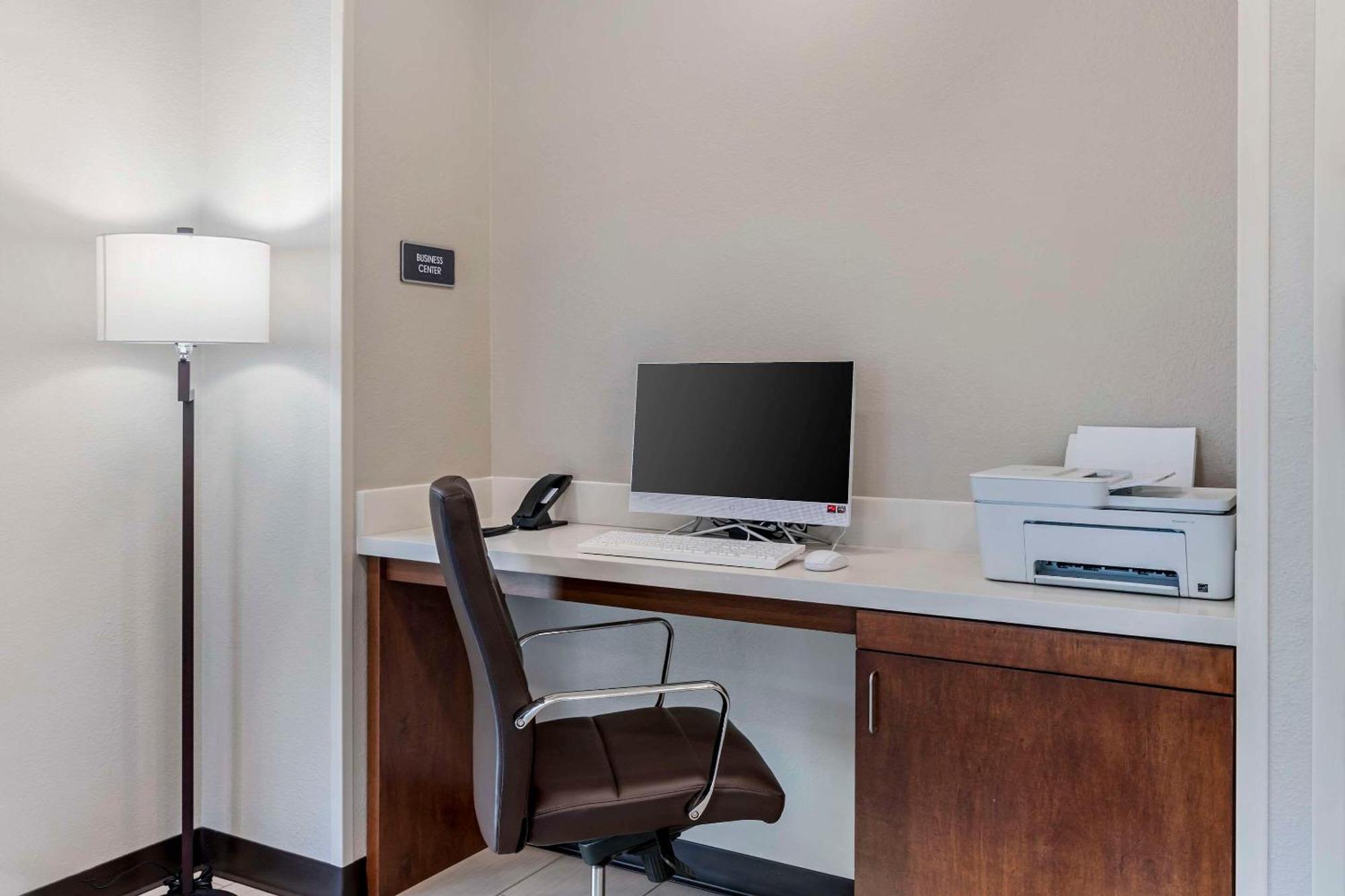 Comfort Inn & Suites Brunswick Bagian luar foto