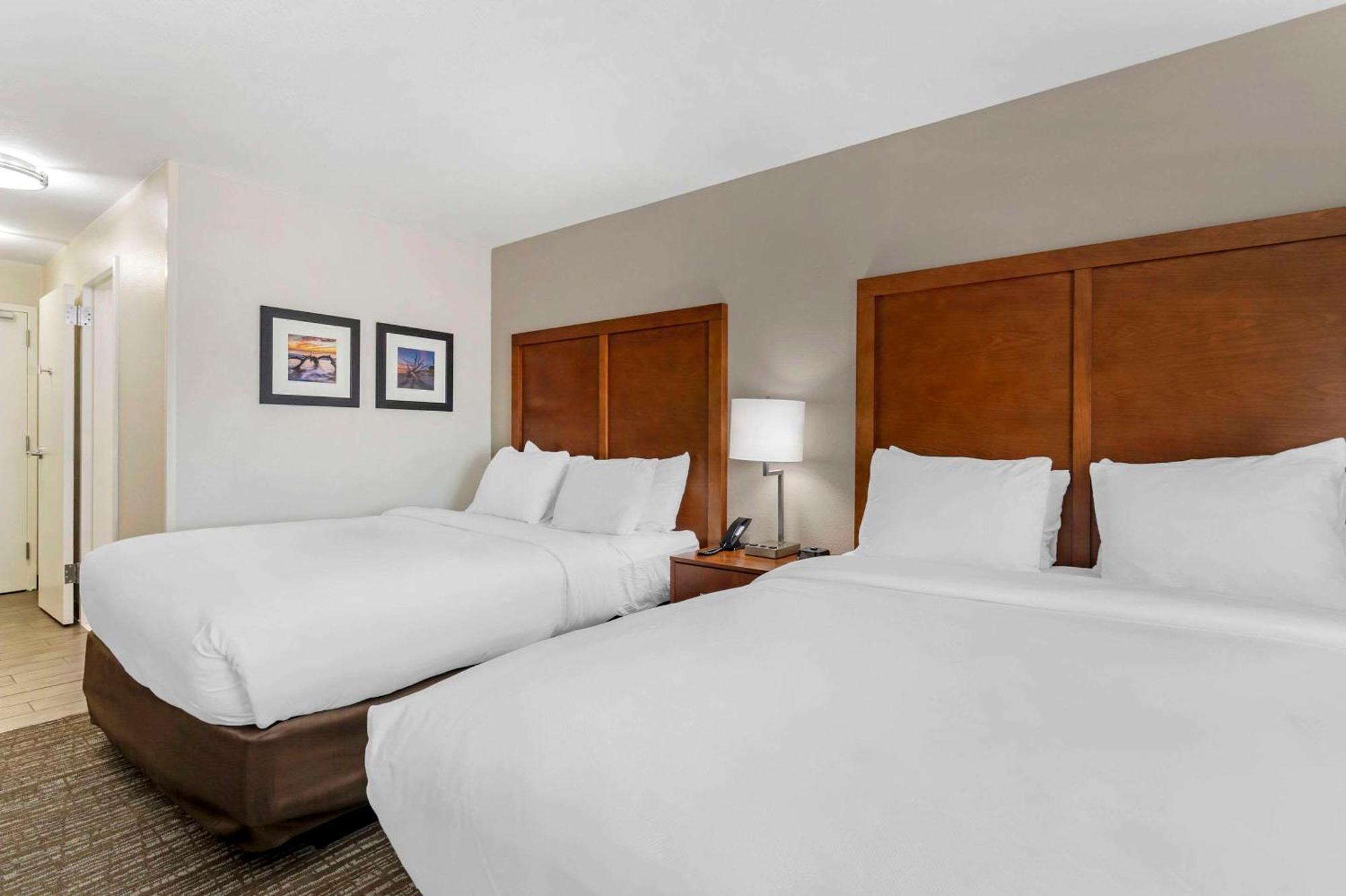 Comfort Inn & Suites Brunswick Bagian luar foto