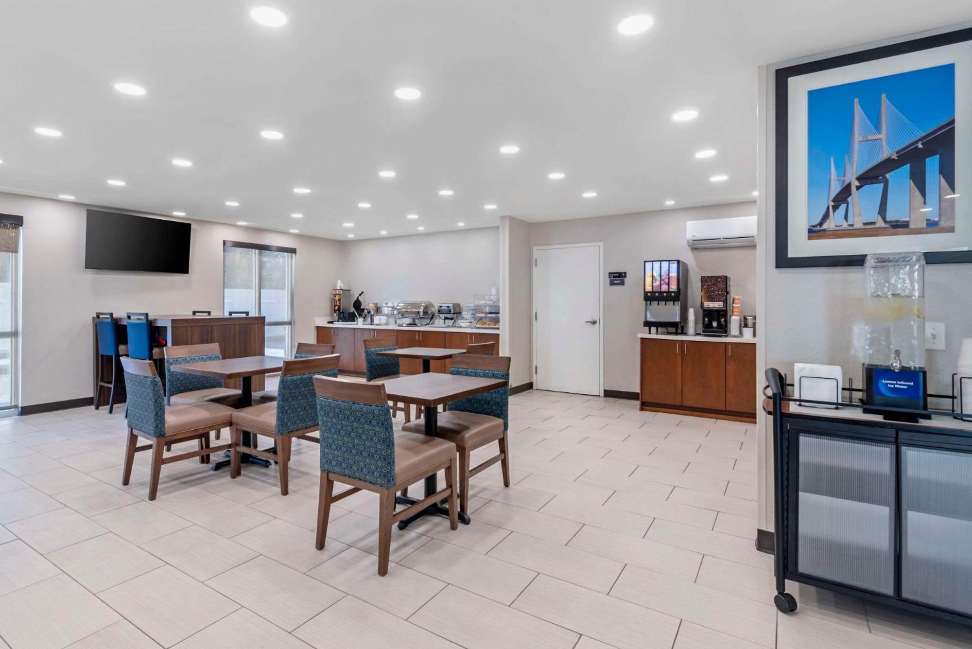 Comfort Inn & Suites Brunswick Bagian luar foto