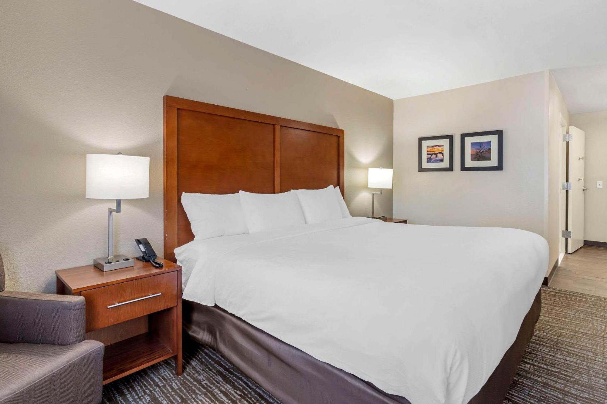 Comfort Inn & Suites Brunswick Bagian luar foto