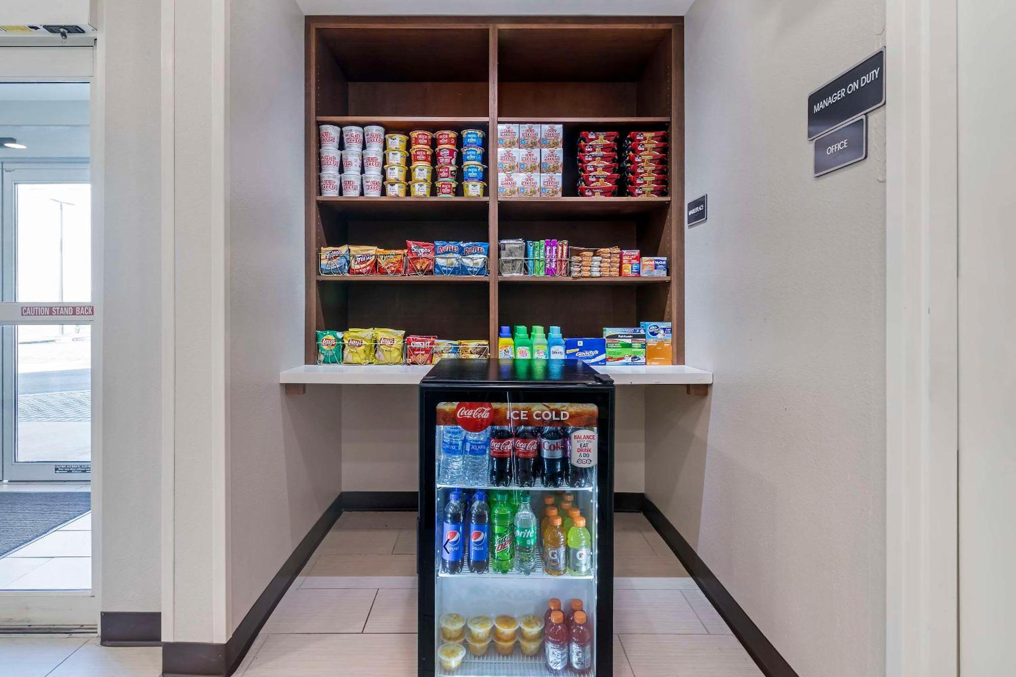 Comfort Inn & Suites Brunswick Bagian luar foto