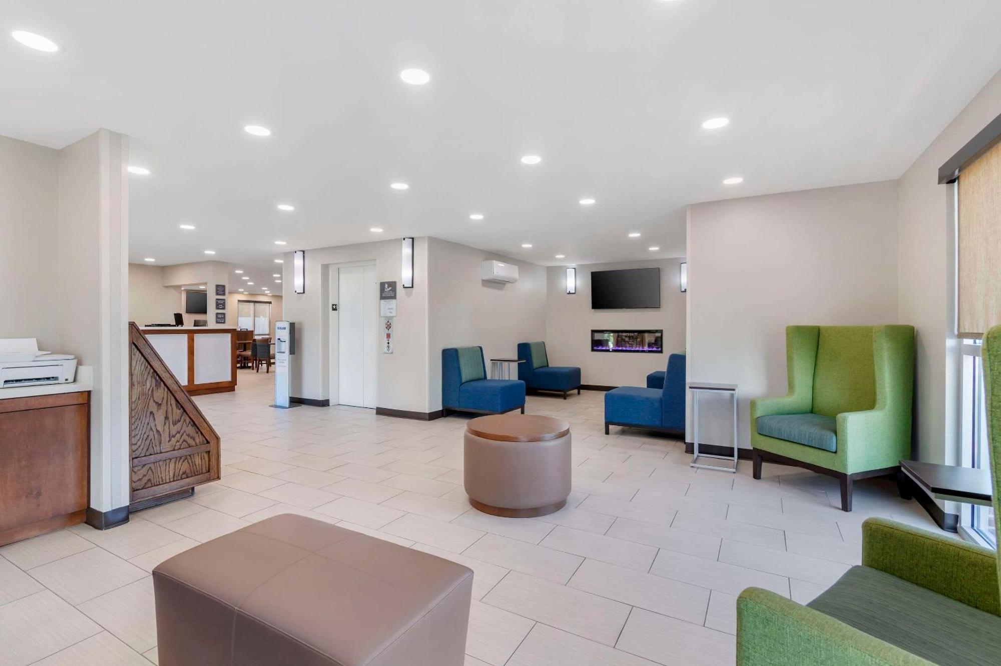 Comfort Inn & Suites Brunswick Bagian luar foto