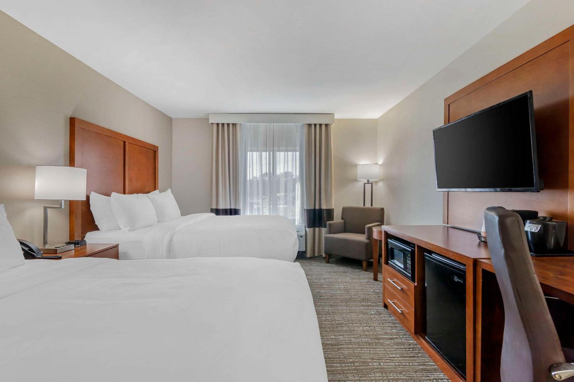 Comfort Inn & Suites Brunswick Bagian luar foto