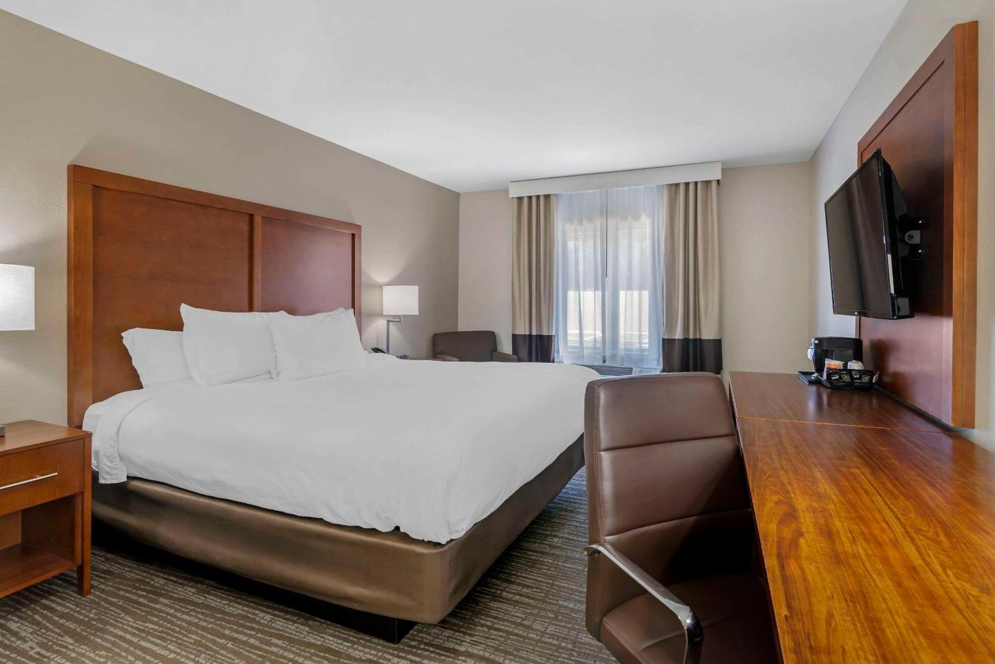 Comfort Inn & Suites Brunswick Bagian luar foto