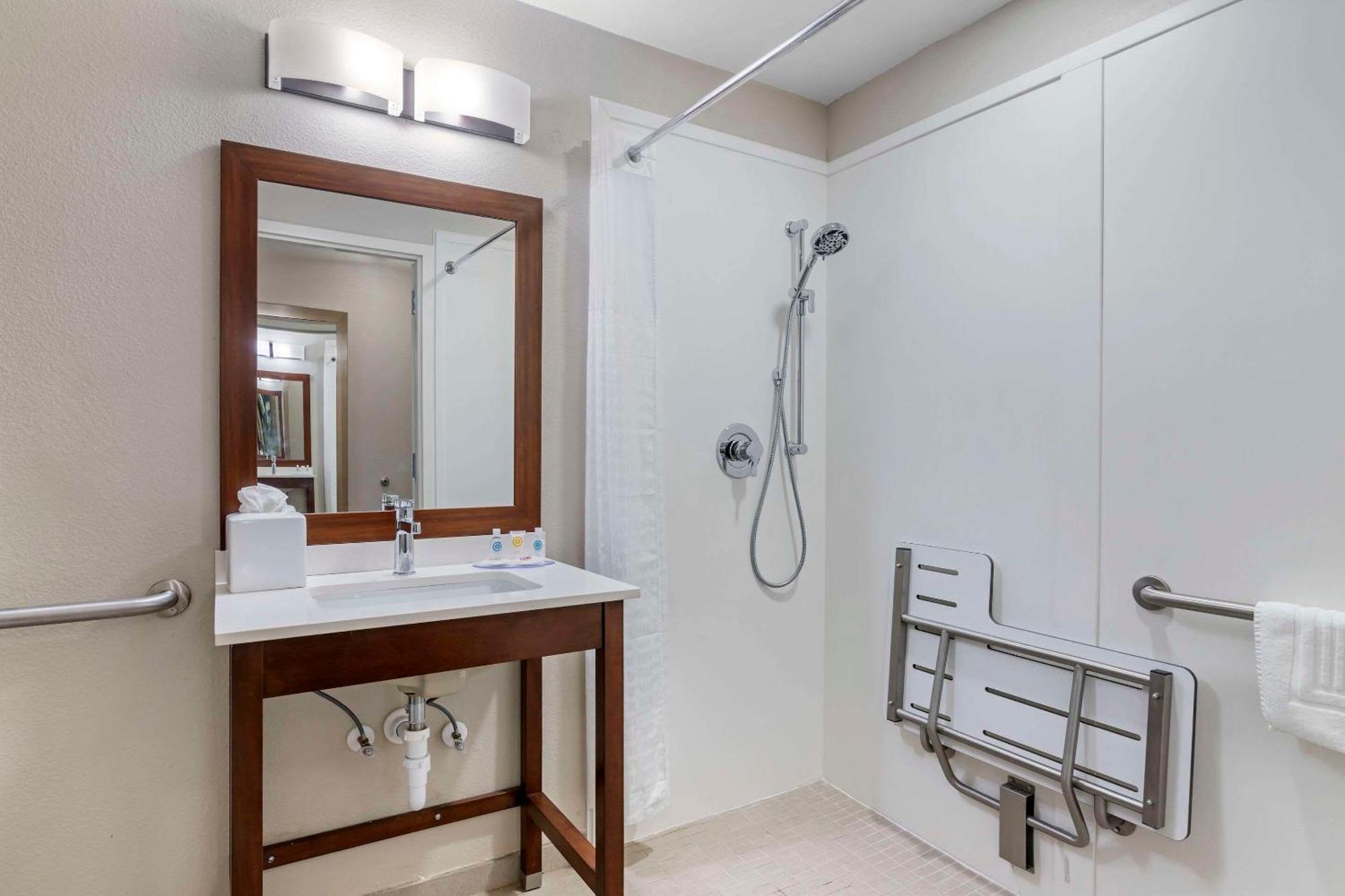 Comfort Inn & Suites Brunswick Bagian luar foto