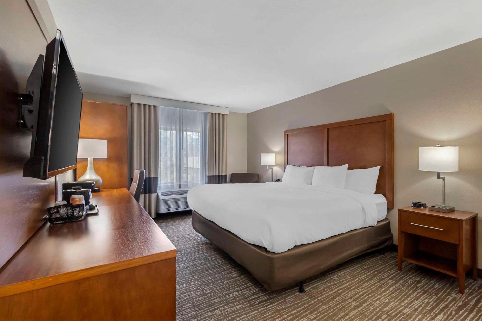 Comfort Inn & Suites Brunswick Bagian luar foto