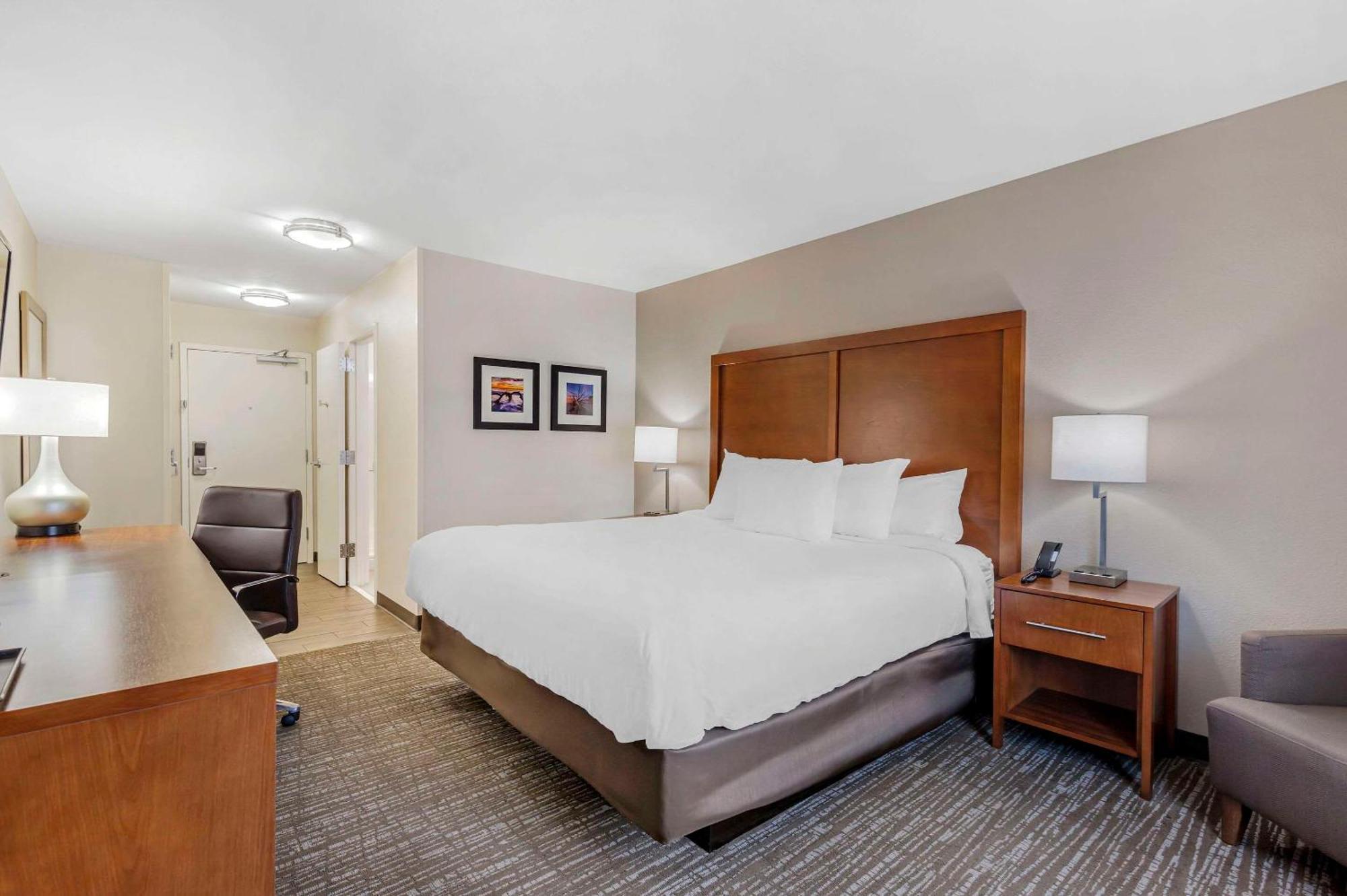 Comfort Inn & Suites Brunswick Bagian luar foto
