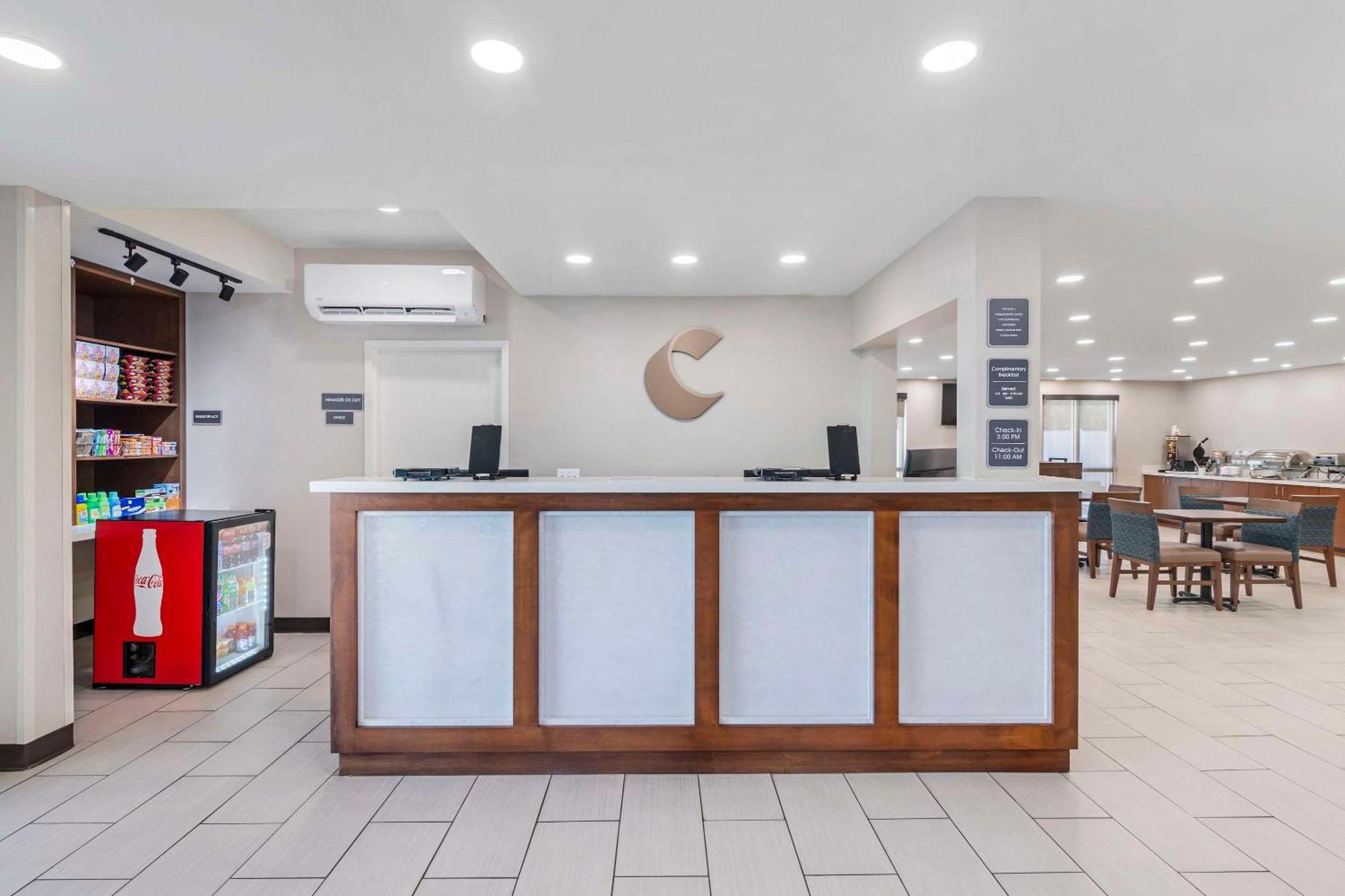 Comfort Inn & Suites Brunswick Bagian luar foto