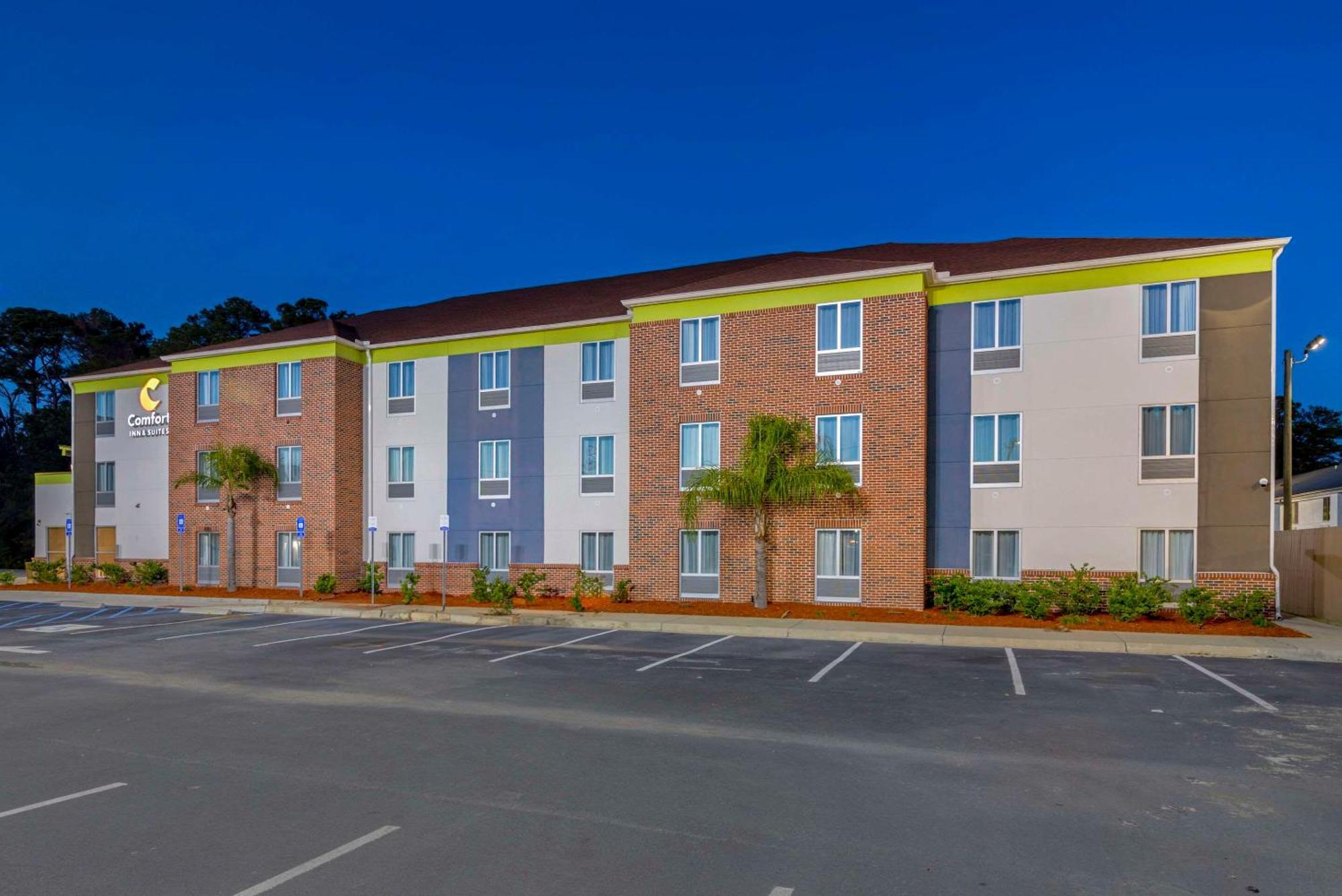 Comfort Inn & Suites Brunswick Bagian luar foto
