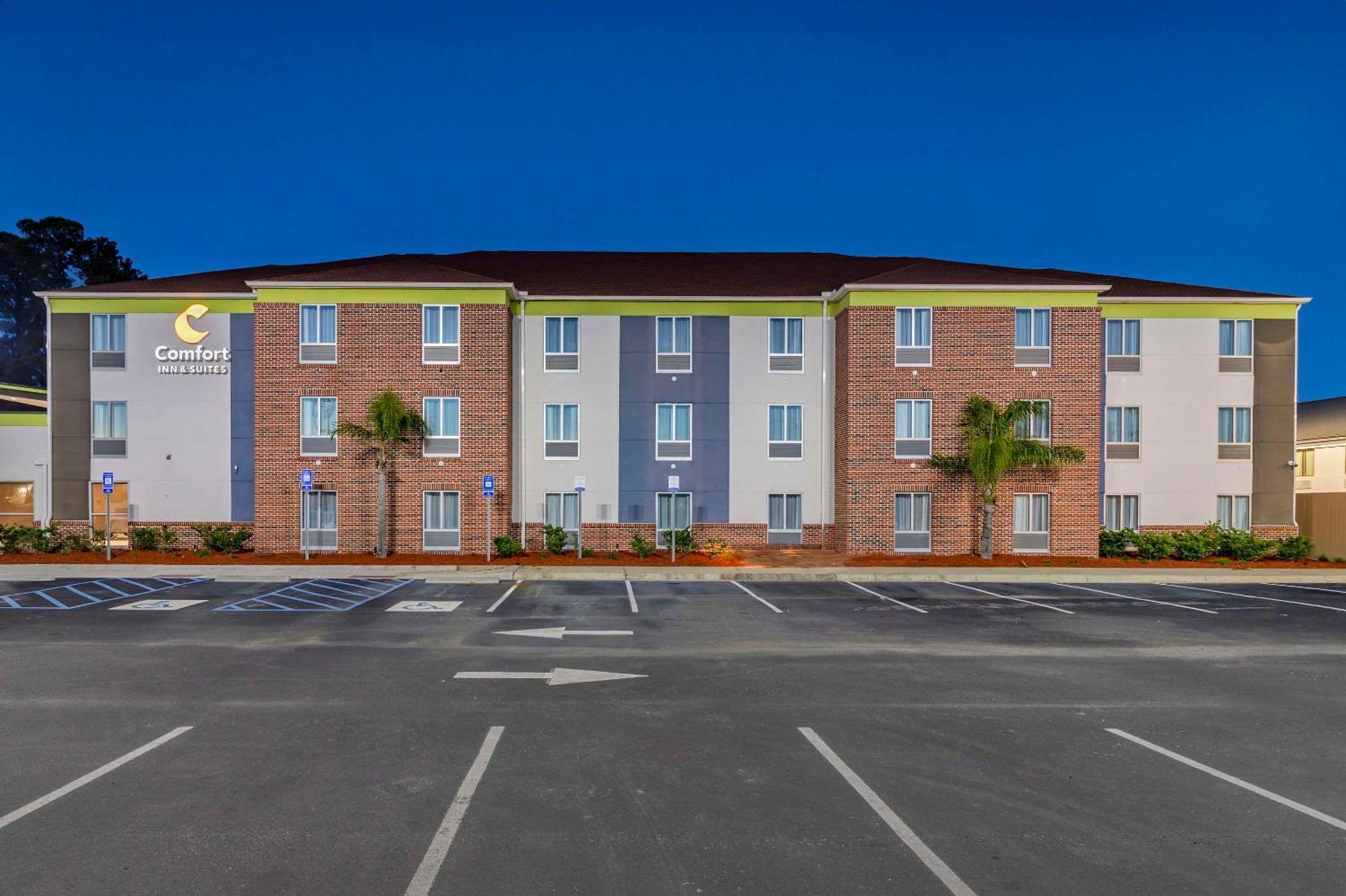 Comfort Inn & Suites Brunswick Bagian luar foto