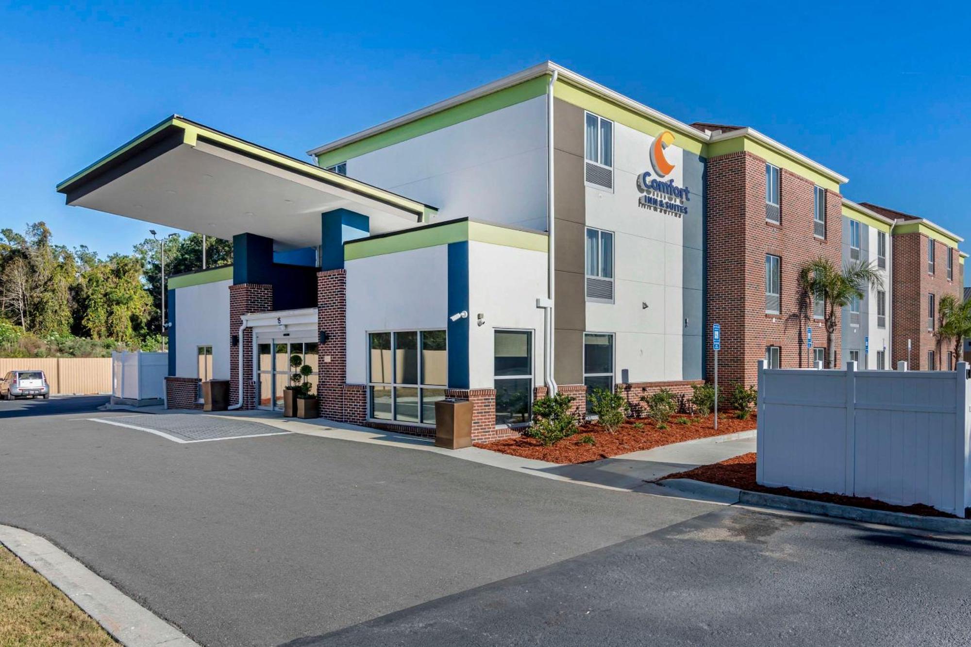 Comfort Inn & Suites Brunswick Bagian luar foto
